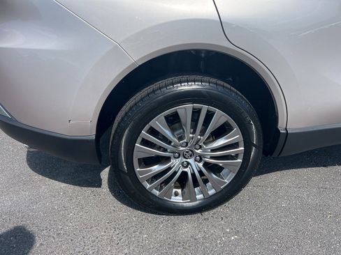 Used 2021 Toyota Venza Limited w/ Advanced Technology Package image 8