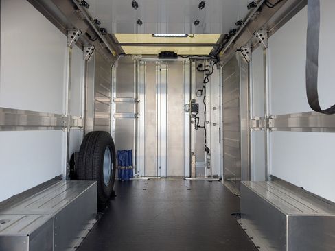 Used 2025 Chevrolet Brightdrop 400 image 17