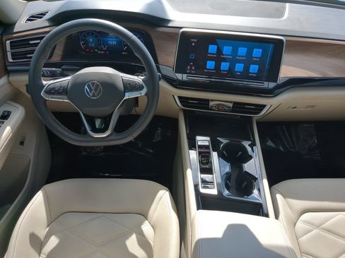 Certified 2024 Volkswagen Atlas SE FWD image 15