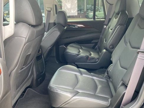 Used 2015 Cadillac Escalade Luxury image 10