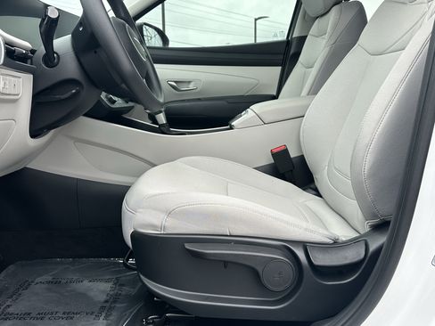 Used 2025 Hyundai Tucson SE image 12