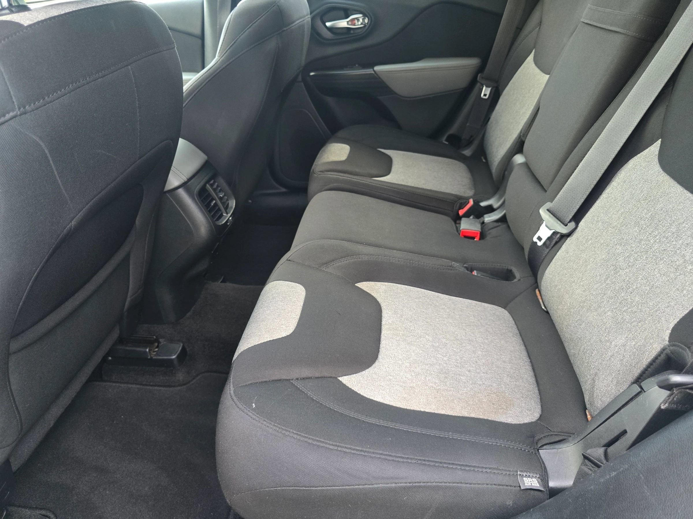 Used 2014 Jeep Cherokee Latitude w/ Comfort/Convenience Group FWD image 14