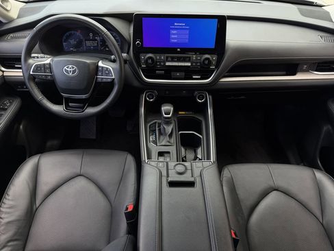Used 2024 Toyota Grand Highlander FWD image 11
