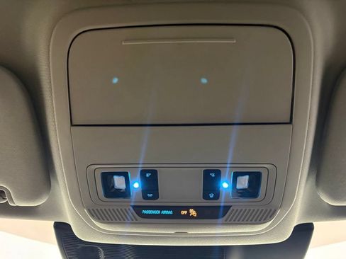 Used 2020 Ford Explorer XLT RWD image 34