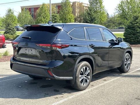 Used 2024 Toyota Highlander XLE AWD/4WD image 24