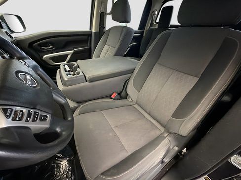 Used 2023 Nissan Titan SV image 11