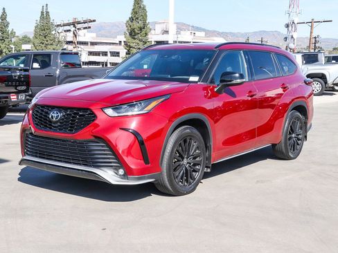 Certified 2024 Toyota Highlander XSE FWD image 3