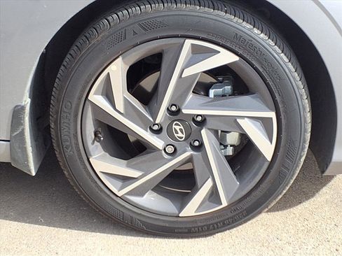 Certified 2025 Hyundai Elantra Sport image 22