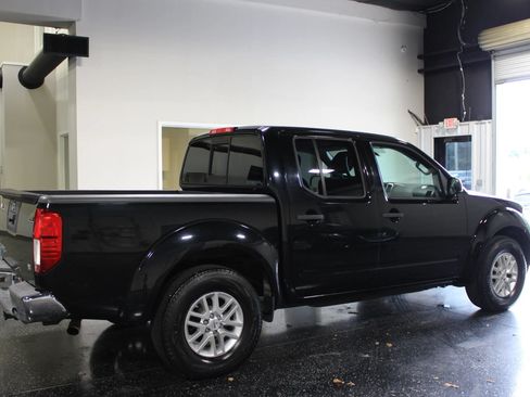 Used 2015 Nissan Frontier SV RWD image 3