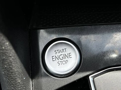 Used 2020 Volkswagen Tiguan SE FWD image 18