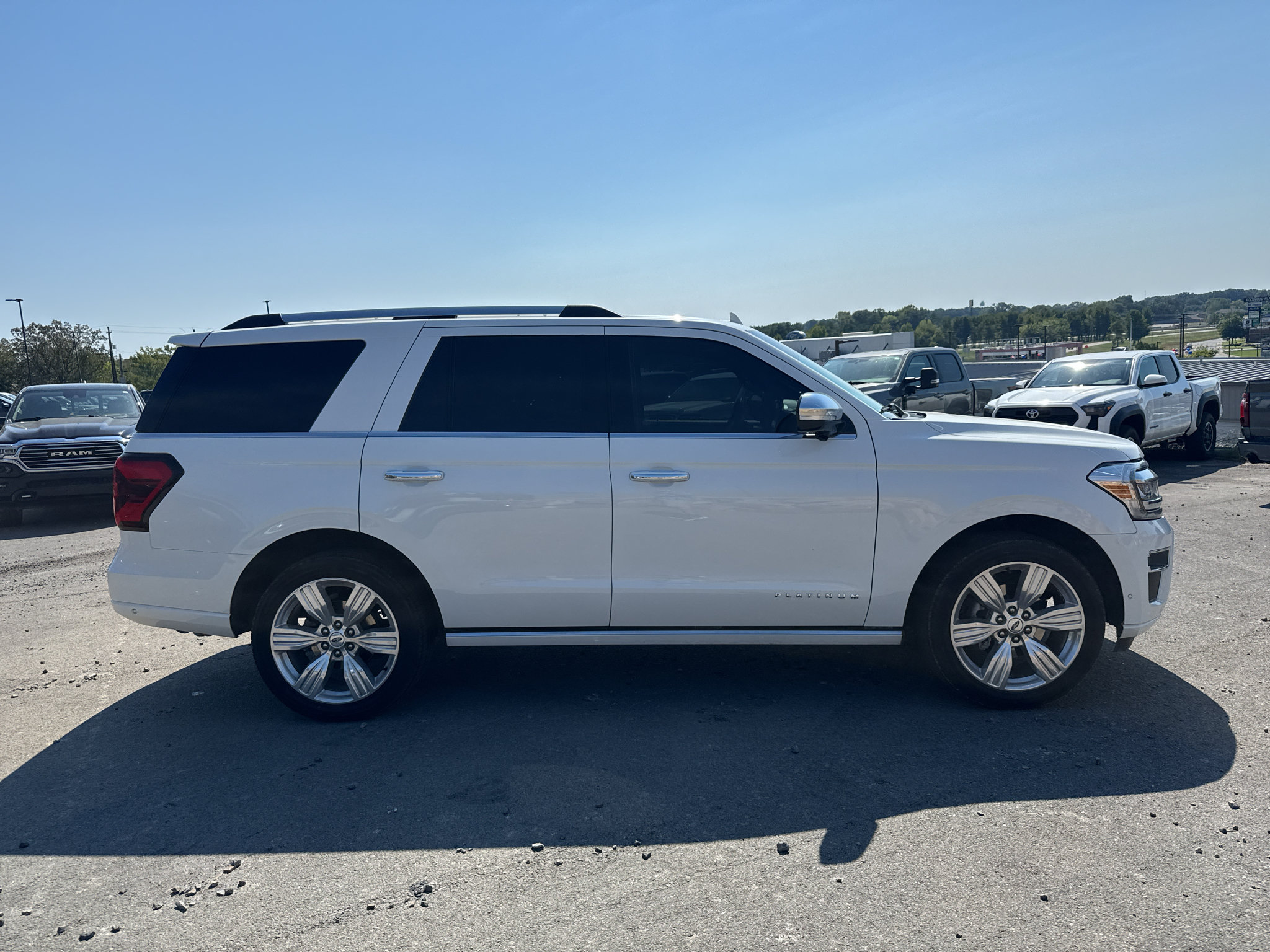 Used 2024 Ford Expedition Platinum AWD/4WD image 16