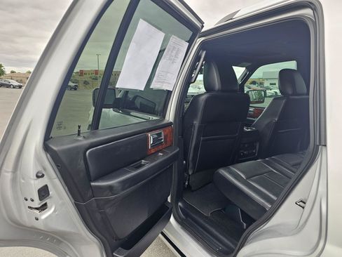 Used 2016 Lincoln Navigator Select AWD/4WD image 15