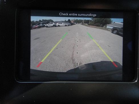 Used 2020 Jeep Cherokee Latitude w/ Cold Weather Group image 9