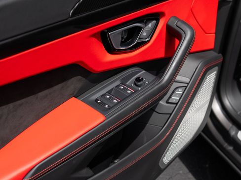 Used 2022 Lamborghini Urus image 29