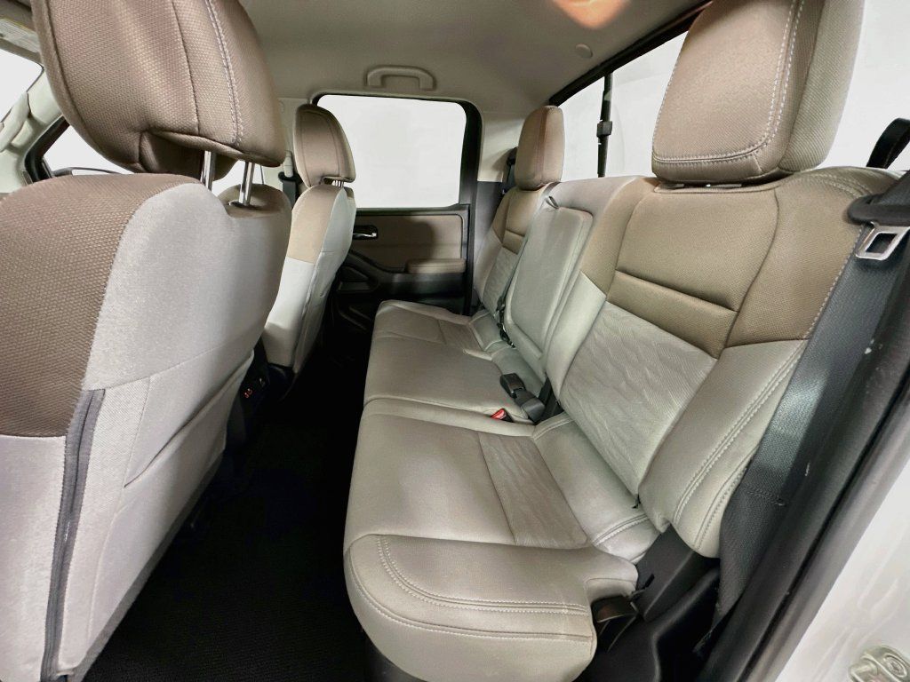 Used 2022 Nissan Frontier SV RWD image 4