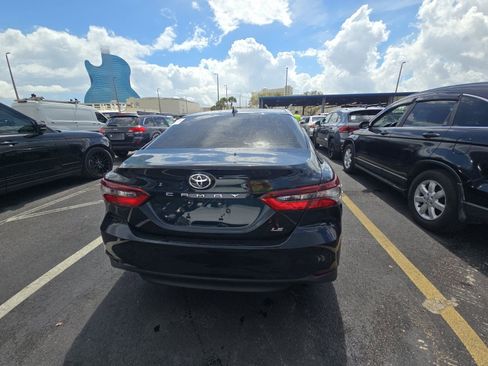 Used 2021 Toyota Camry LE image 6