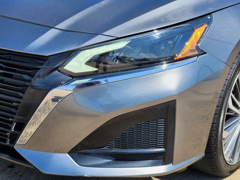 Used 2023 Nissan Altima 2.5 SL FWD image 11