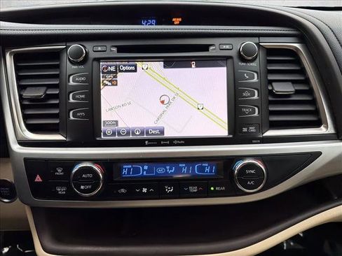 Used 2017 Toyota Highlander XLE image 16