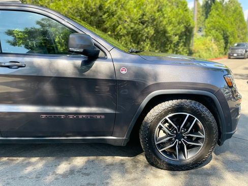 Used 2020 Jeep Grand Cherokee Trailhawk w/ Trailhawk Luxury Group AWD/4WD image 2