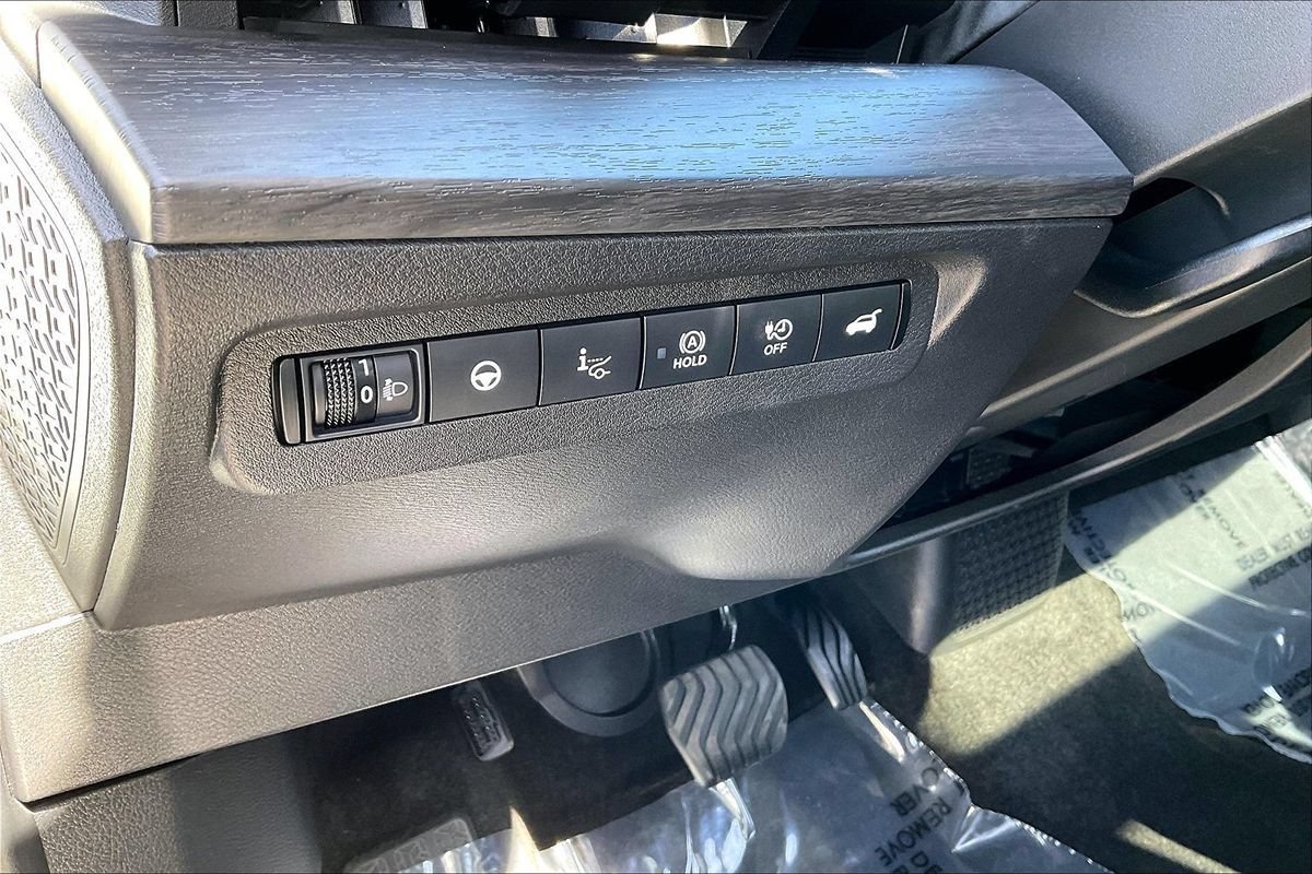 Used 2025 Nissan Ariya FWD image 16