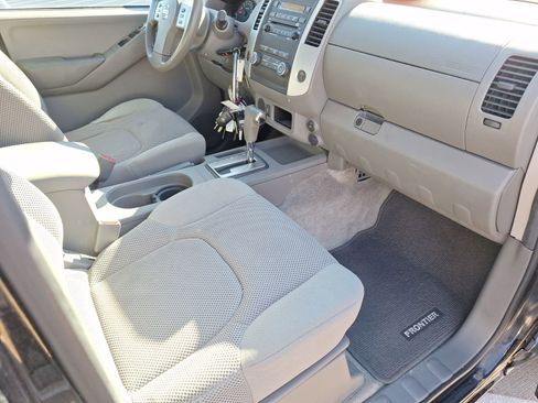 Used 2012 Nissan Frontier SV w/ SV Premium Utility Pkg image 32