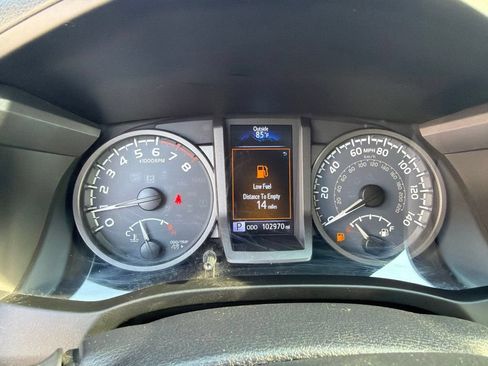 Used 2017 Toyota Tacoma TRD Off-Road w/ Tow Package (A/T) AWD/4WD image 21