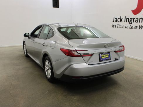 Used 2025 Toyota Camry LE FWD image 3