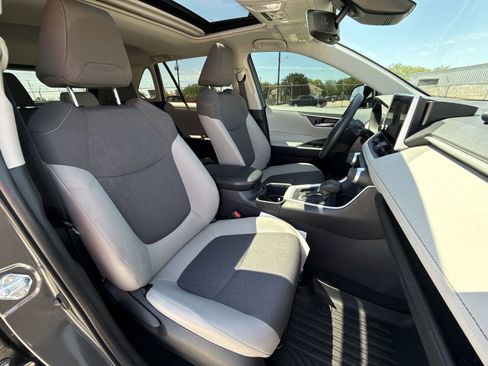 Certified 2025 Toyota RAV4 XLE w/ Convenience Package FWD image 26