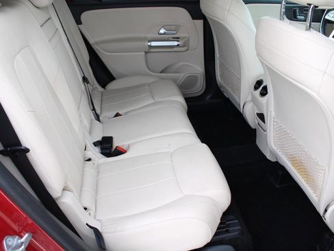 Used 2021 Mercedes-Benz GLB 250 image 6