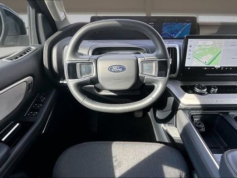Used 2025 Ford Expedition Active AWD/4WD image 5