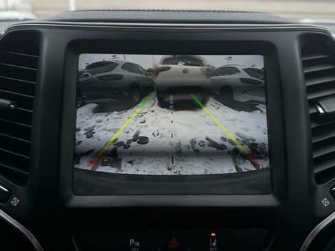 Certified 2021 Jeep Cherokee Latitude Lux w/ Comfort/Convenience Group image 39