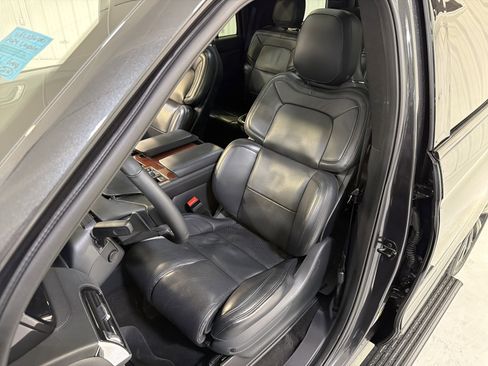 Used 2024 Lincoln Navigator Reserve image 11