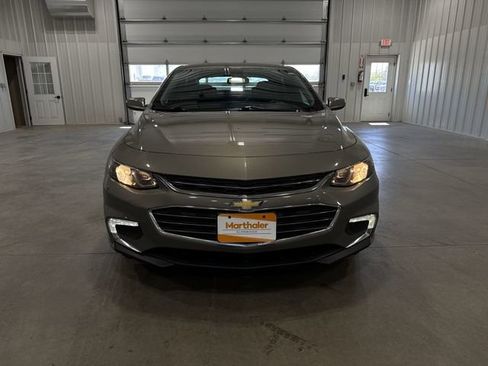 Used 2017 Chevrolet Malibu LT FWD image 3