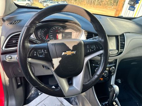 Used 2017 Chevrolet Trax Premier w/ Driver Confidence II Package image 16