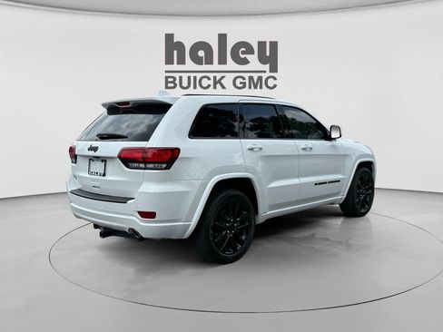 Used 2022 Jeep Grand Cherokee Laredo X RWD image 5