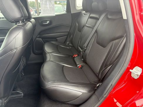 Used 2019 Jeep Compass Latitude FWD image 9