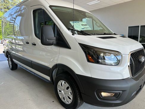 New 2026 Ford Transit 250 148 Medium Roof RWD image 4