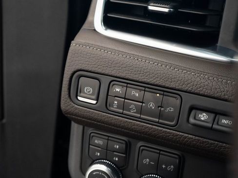 Used 2021 GMC Yukon Denali w/ Denali Premium Package image 28