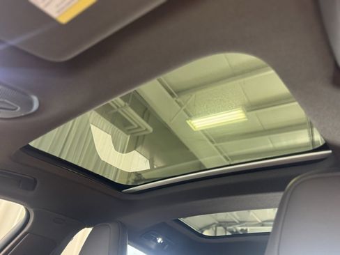 Used 2025 Porsche Panamera 4 image 33