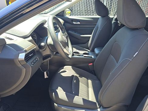 Used 2025 Nissan Altima 2.5 SV FWD image 5