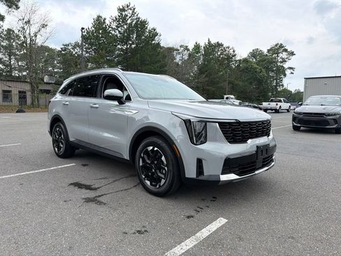 Used 2025 Kia Sorento S w/ Panoramic Sunroof Package FWD image 4