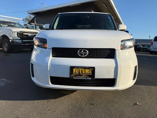 Used 2009 Scion xB FWD image 2