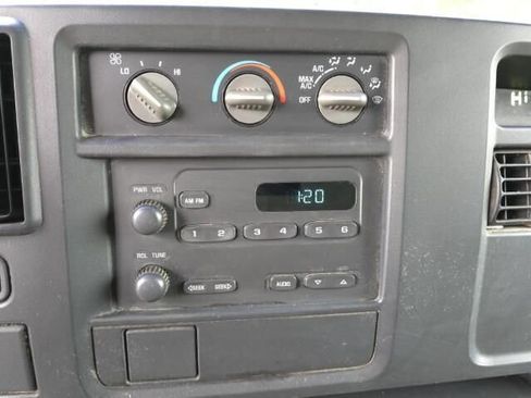 Used 2004 GMC Savana 3500 image 15