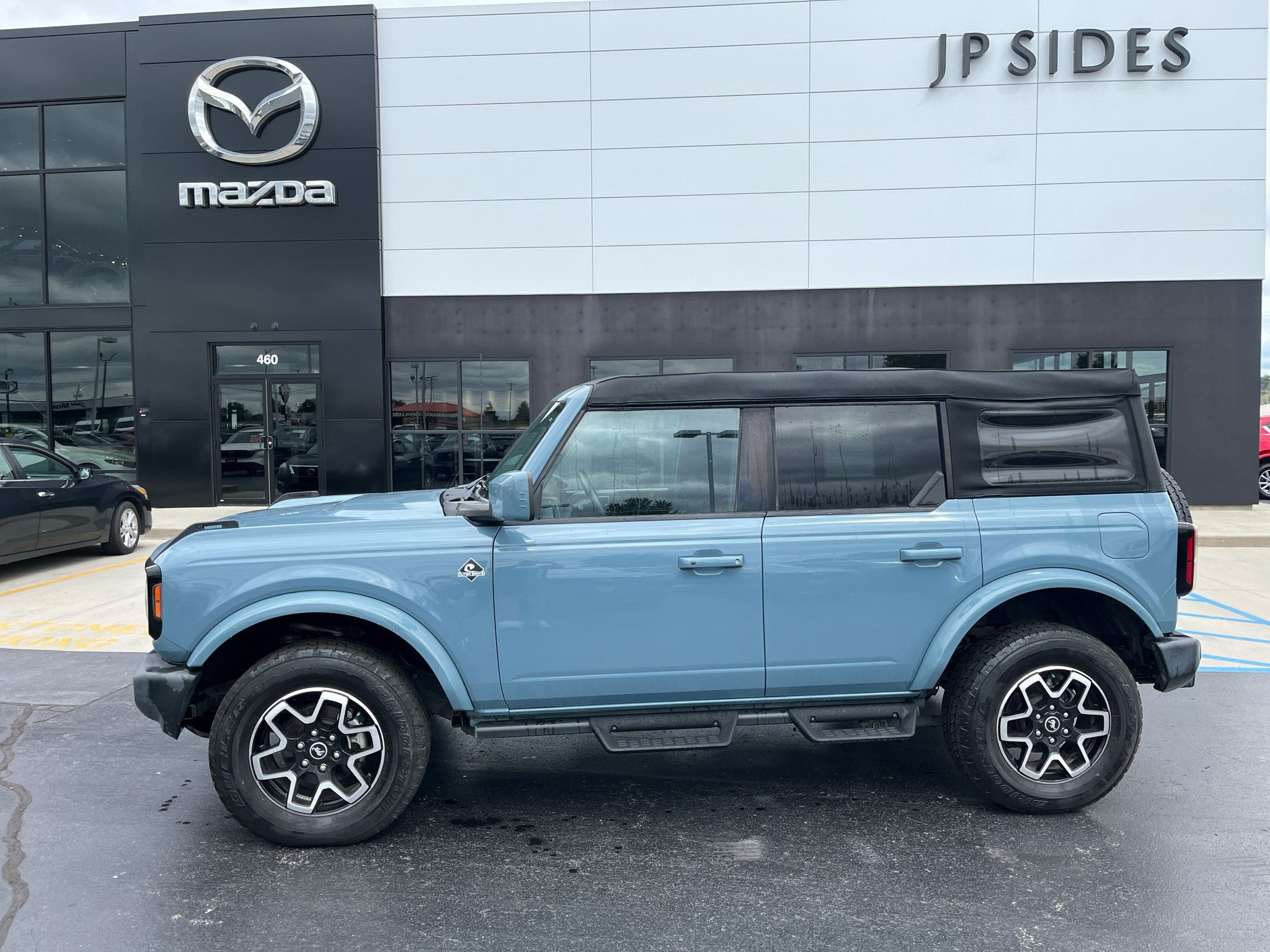 Used 2023 Ford Bronco Outer Banks AWD/4WD image 2