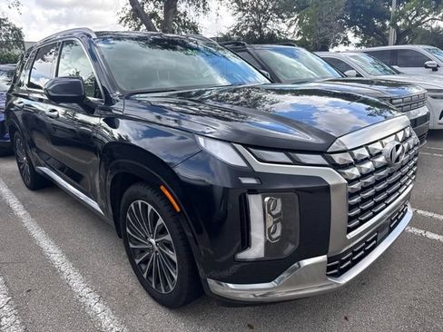 Used 2023 Hyundai Palisade Calligraphy FWD image 3