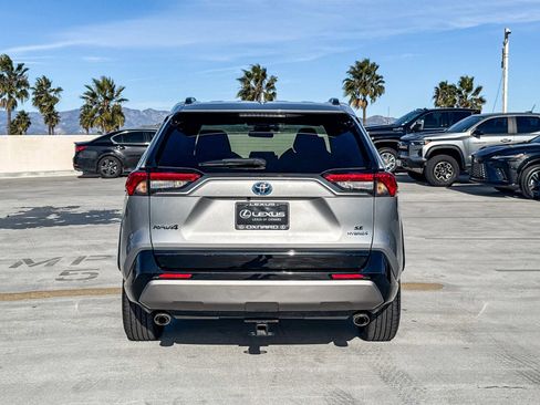 Used 2022 Toyota RAV4 SE image 6