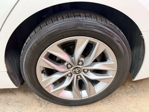 Used 2022 Toyota Avalon XLE w/ Moonroof Package FWD image 8