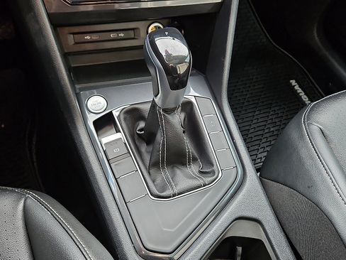 Certified 2023 Volkswagen Tiguan SE w/ Panoramic Sunroof Package image 14