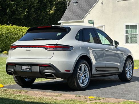 Certified 2025 Porsche Macan image 8
