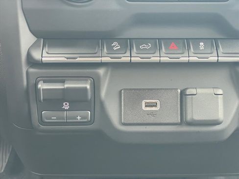 Used 2020 Chevrolet Silverado 1500 Custom Trail Boss w/ Custom Convenience Package image 17